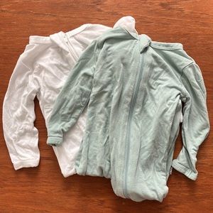 Kyte baby zipper footie pajamas bundle in sage and cloud 3-6 months zip onesie